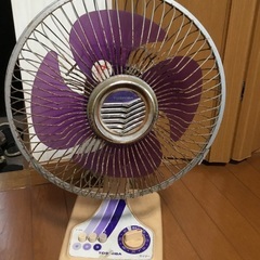 古い扇風機(アンティーク調)