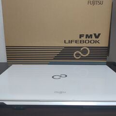 綺麗 白富士通 高速SSD メモリ4G大画面15.6インチ CDDVD読み書き Wifi対応