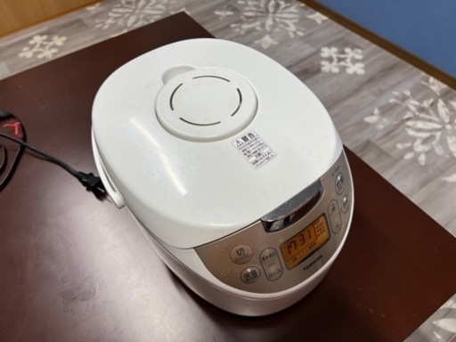東芝　5合炊き　炊飯器