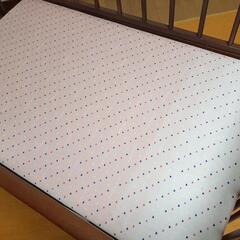 ベビーベッド(赤ちゃんゲートにも変形可)　マットレス無し　横開き　高さ調節　傷汚れありの画像