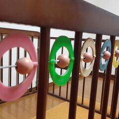 ベビーベッド(赤ちゃんゲートにも変形可)　マットレス無し　横開き　高さ調節　傷汚れありの画像