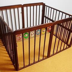ベビーベッド(赤ちゃんゲートにも変形可)　マットレス無し　横開き　高さ調節　傷汚れありの画像