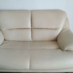 差し上げます　二人掛けソファ　白