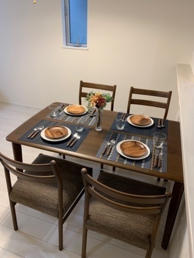 ダイニングセット。不動産広告の展示品の為、美品です。