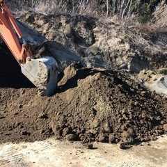 ★残土無料で差し上げます。★重機で積み込み可能です。★大型ダンプで残土の運搬可能です。の画像