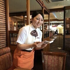 【学生歓迎】フードバイト特有の待遇あり♪ロイヤルホストで働きませ...