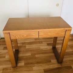 北欧デザインのシンプルデスク