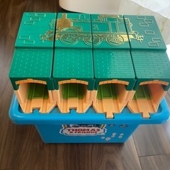 プラレール　たためるトーマス機関庫