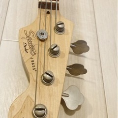 【Squire】ジャズベース　（ケース、チューナー付き）の画像