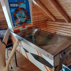 卓球台、ピンボールゲーム、譲ります！