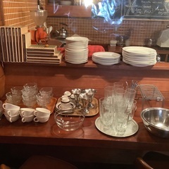 カフェの食器　皿　パフェ　コーヒーカップ　の画像