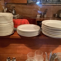 カフェの食器　皿　パフェ　コーヒーカップ　の画像