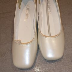パンプス/ブライダルシューズ//結婚式など/白/PLASTRONの画像