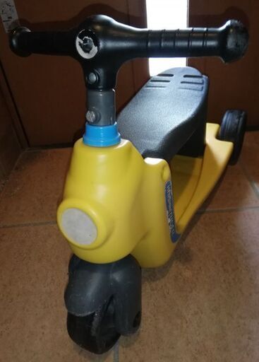 へんしん！ライダー（イエロー）　足けり三輪車・キックボード