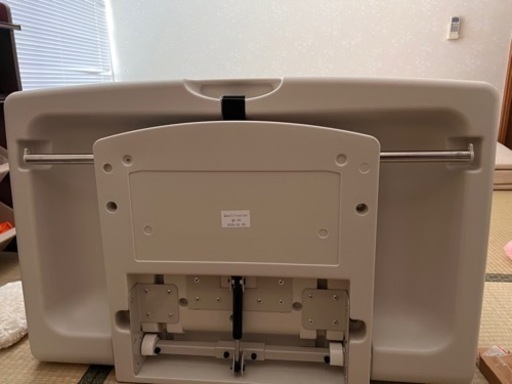 壁掛け　おむつ交換台　