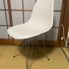 模造品椅子