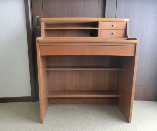 ほとんど使っていないライティングデスク