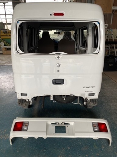 エブリー　DA17V バックドア&リヤバンパー