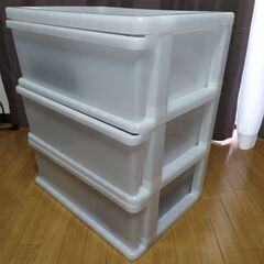 キャスター付き衣装ケースの画像
