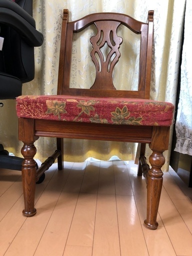木の椅子