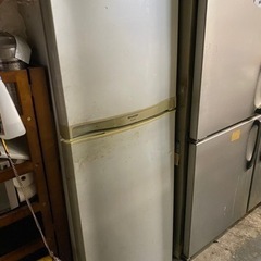 冷蔵庫他にも店舗移転のためのお皿調理器具などあります
