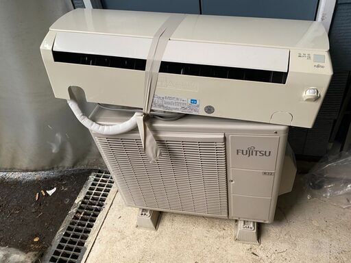 富士通　ルームエアコン AS-J22E-W 2016年製　2.2kw 6畳用　中古品　直接引き取り大歓迎！！
