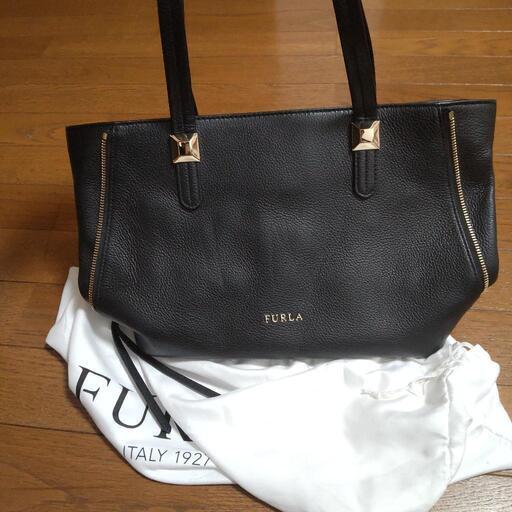 FURLAの手さげバッグ