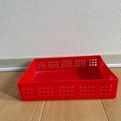 赤いプラスチック　バスケット　カゴ！