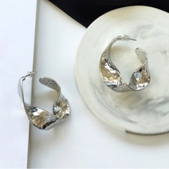 最終値下げ　新品　ボリューム　フープ　マット　ピアス　韓国　オー...