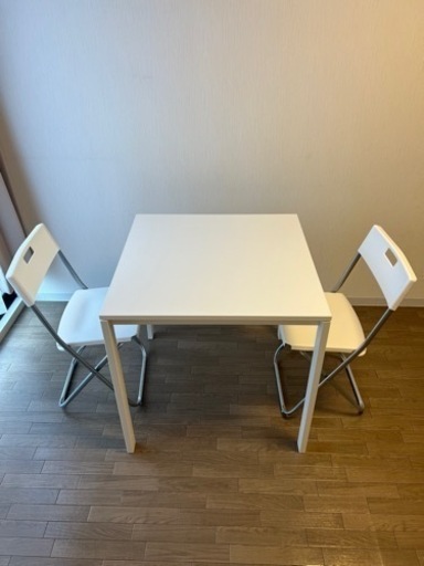 イケヤ　テーブルと折りたたみチェアのセット