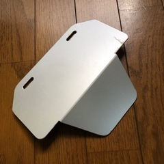 山型　ワンオフ　ナンバーベース　アルミ製　原付二種　シグナス　フェンダーレスの画像
