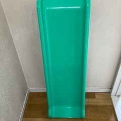 白いわんぱくジムの滑り台のみ