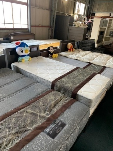 中古品　ベッド　ソファ　食器棚