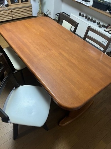 4人掛け　ダイニングテーブル　椅子回転式