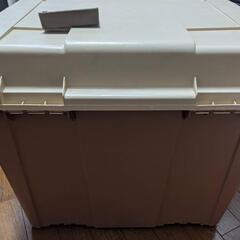 （受け渡し予定者決まりました）コンテナボックス　キャンプや灯油缶入れの画像