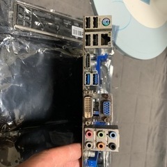 マザーボード とメモリ4G×2セットの画像