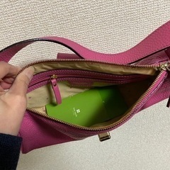 kate spade ピンクのバッグの画像