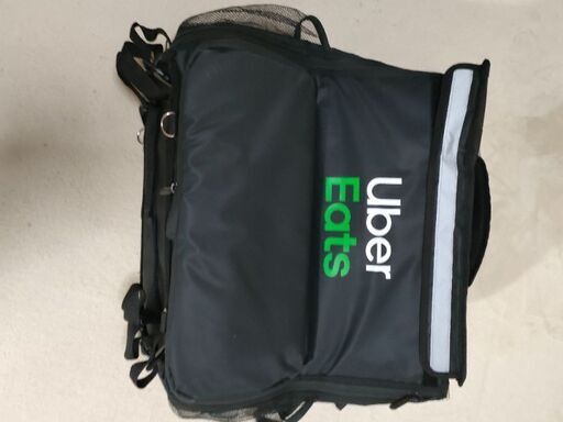 ウーバーイーツの初期型の鞄だと思います