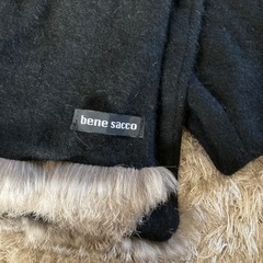 bene saccoラビットファー付きマフラーの画像