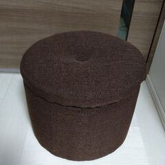 差し上げます：収納付スツール