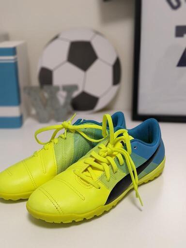 新品未使用　PUMA　スポーツシューズ