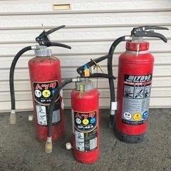古い消化器3個＊どなたか何かに使う方いませんか？の画像