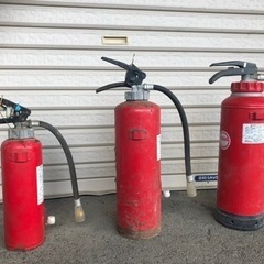 古い消化器3個＊どなたか何かに使う方いませんか？の画像