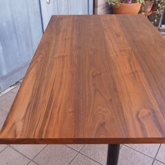 greeniche(グリニッチ) ウォルナット無垢材 カフェテーブル。ソファー