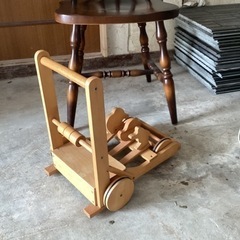 木製　手押し車のおもちゃ　仕掛けおもちゃの画像