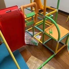 ジャングルジム　鉄棒　滑り台