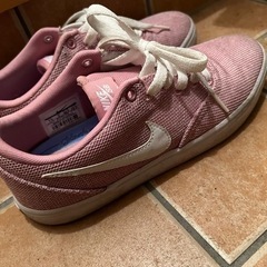 NIKE レディースシューズ　24.5センチ