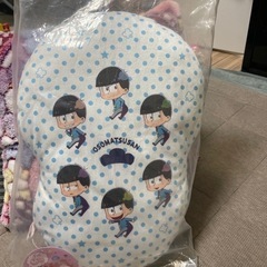 おそ松さん　一松　ダイカットクッションの画像