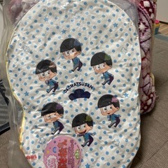 おそ松さん　十四松　ふりむきゅんダイカットクッションの画像