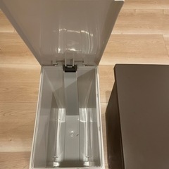 ゴミ箱　2つ　ニトリ　譲ります　今日取りに来れる方の画像